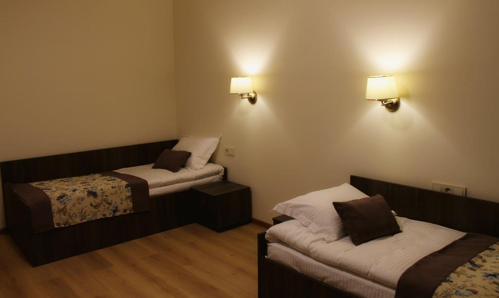 בוריספיל Non-Stop Economy Hotel מראה חיצוני תמונה